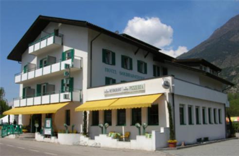 Hotel-Restaurant-Pizzeria Goldrainerhof Exterior foto